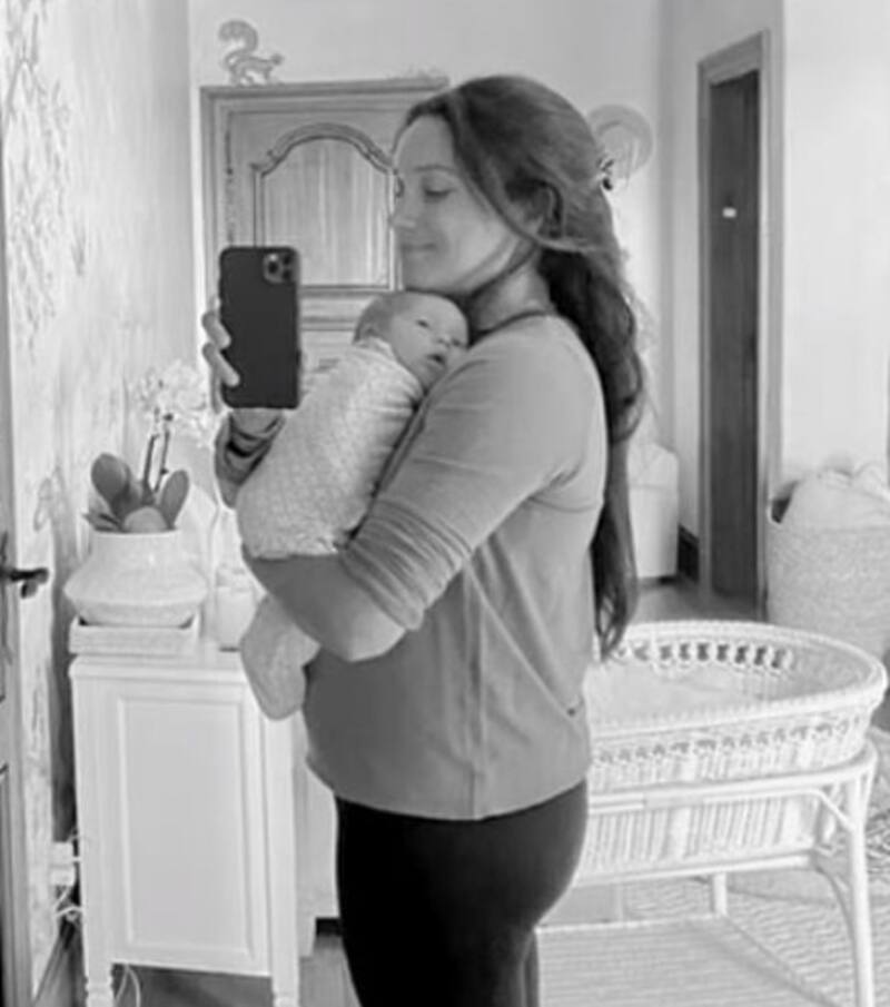 Lilibet en los brazos de su madre, Meghan Markle. - Créditos: Netflix