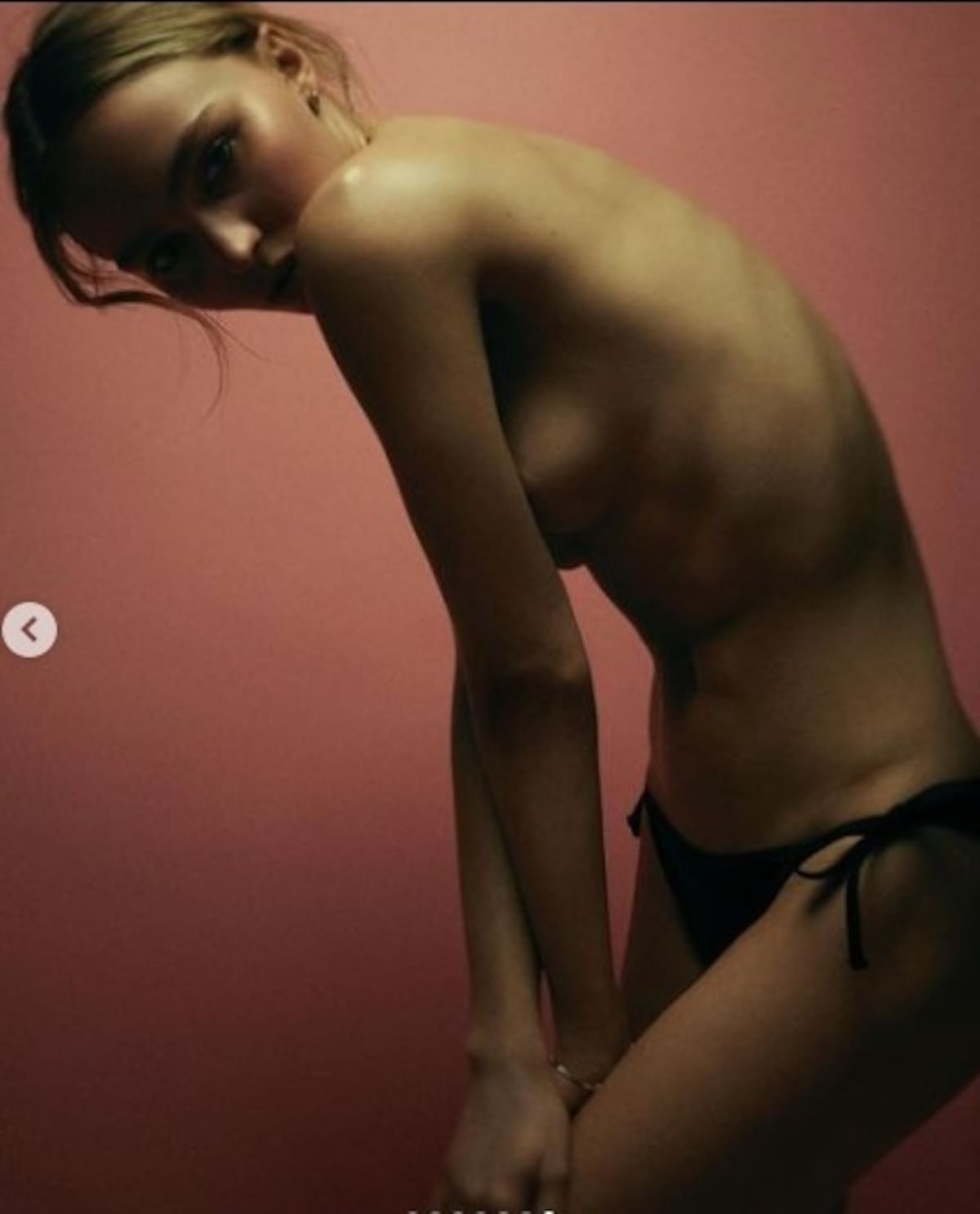 Lily-Rose Depp, la hija de Johnny Depp, exhibe su atrevido destape para portada de revista - Créditos: Instagram