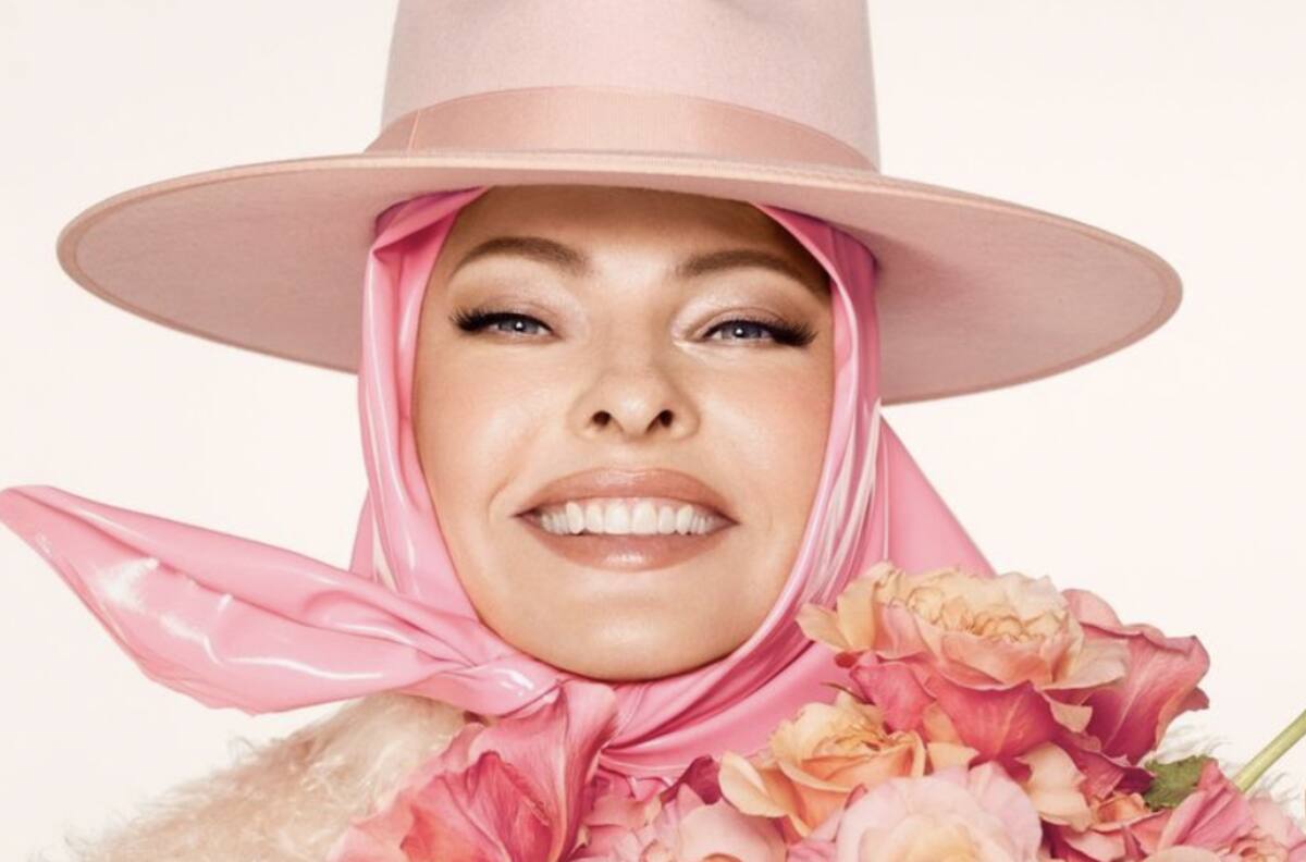 Linda Evangelista vuelve a brillar en portada de revista tras el accidente que la deformó