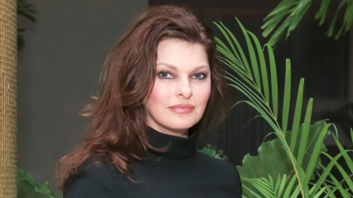 A Linda Evangelista ya no le importa mostrarse “brutalmente desfigurada” así luce sin máscara facial