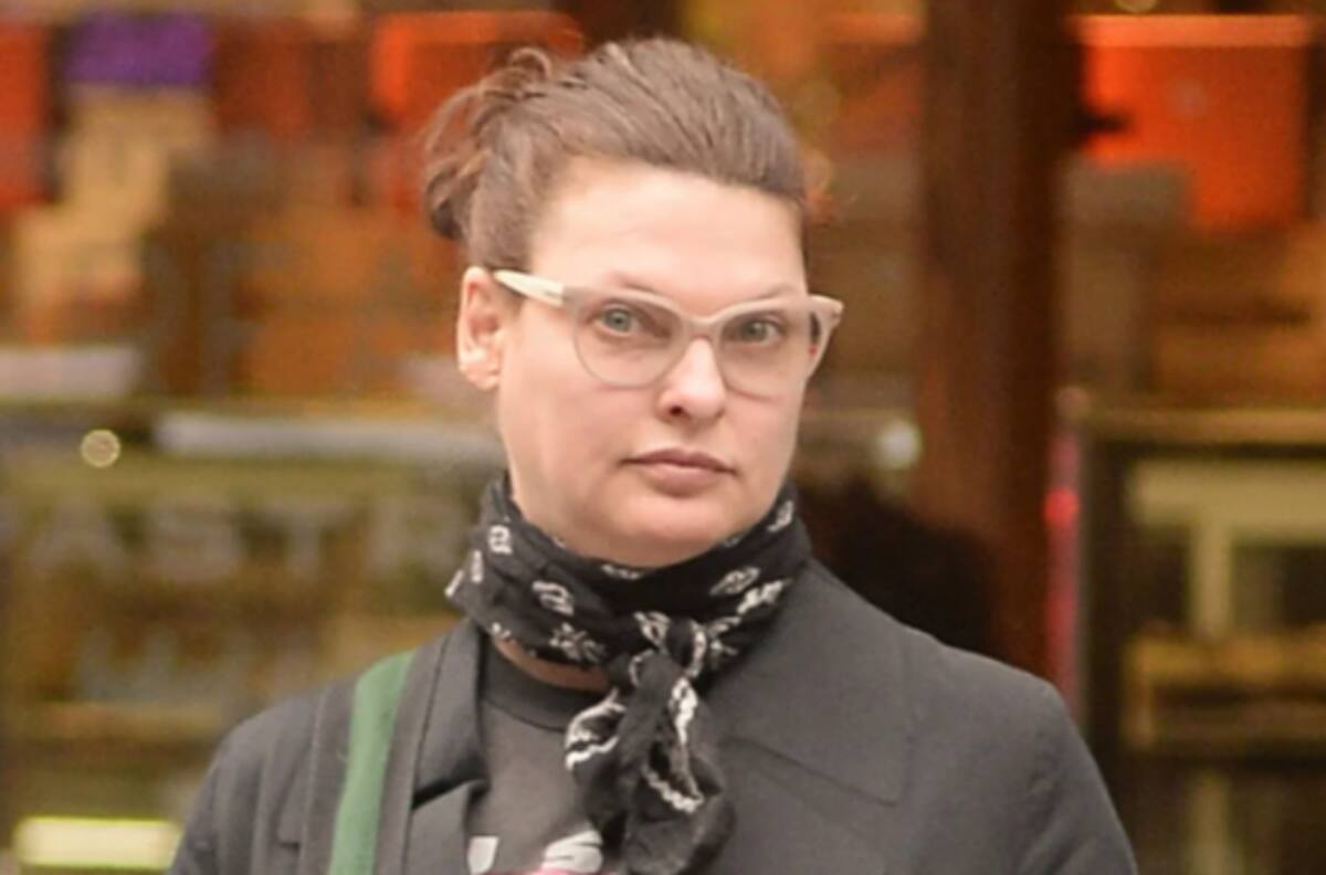 Linda Evangelista recupera su sitial y deslumbra en pasarelas pese a estar desfigurada un tiempo