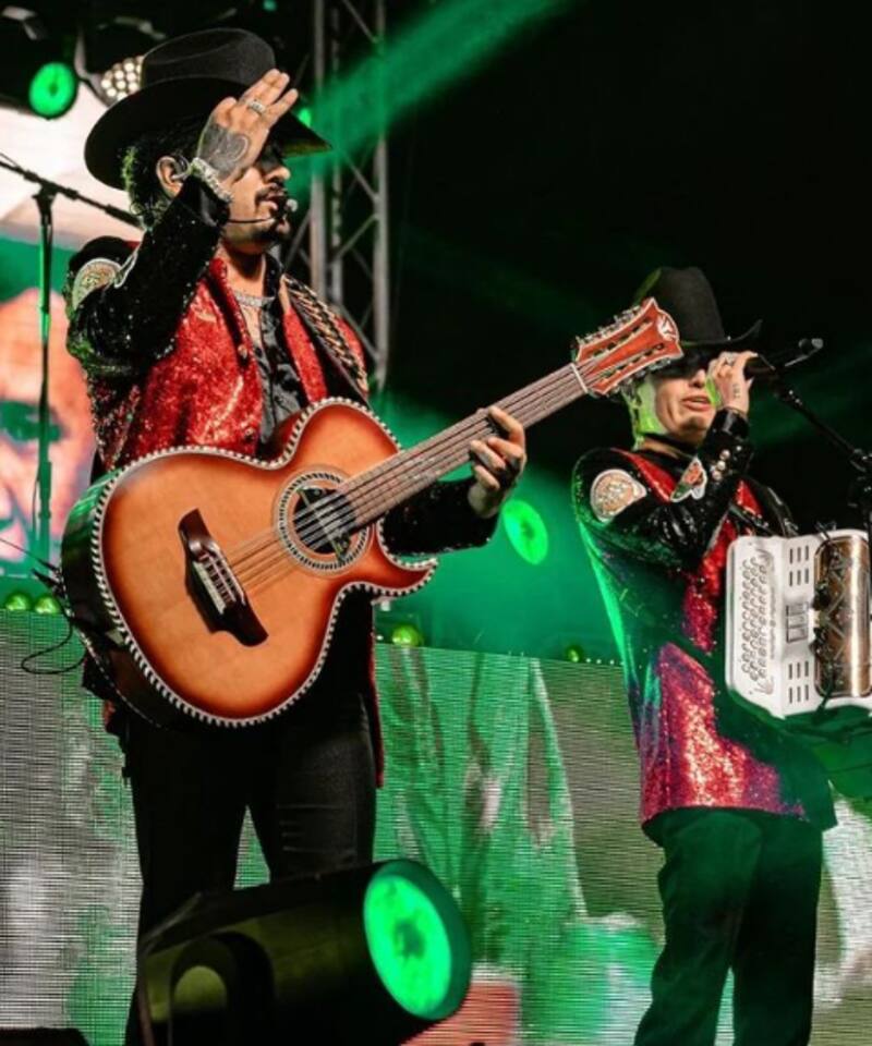 Los dos carnales amenazados en pleno concierto - Créditos: Instagram