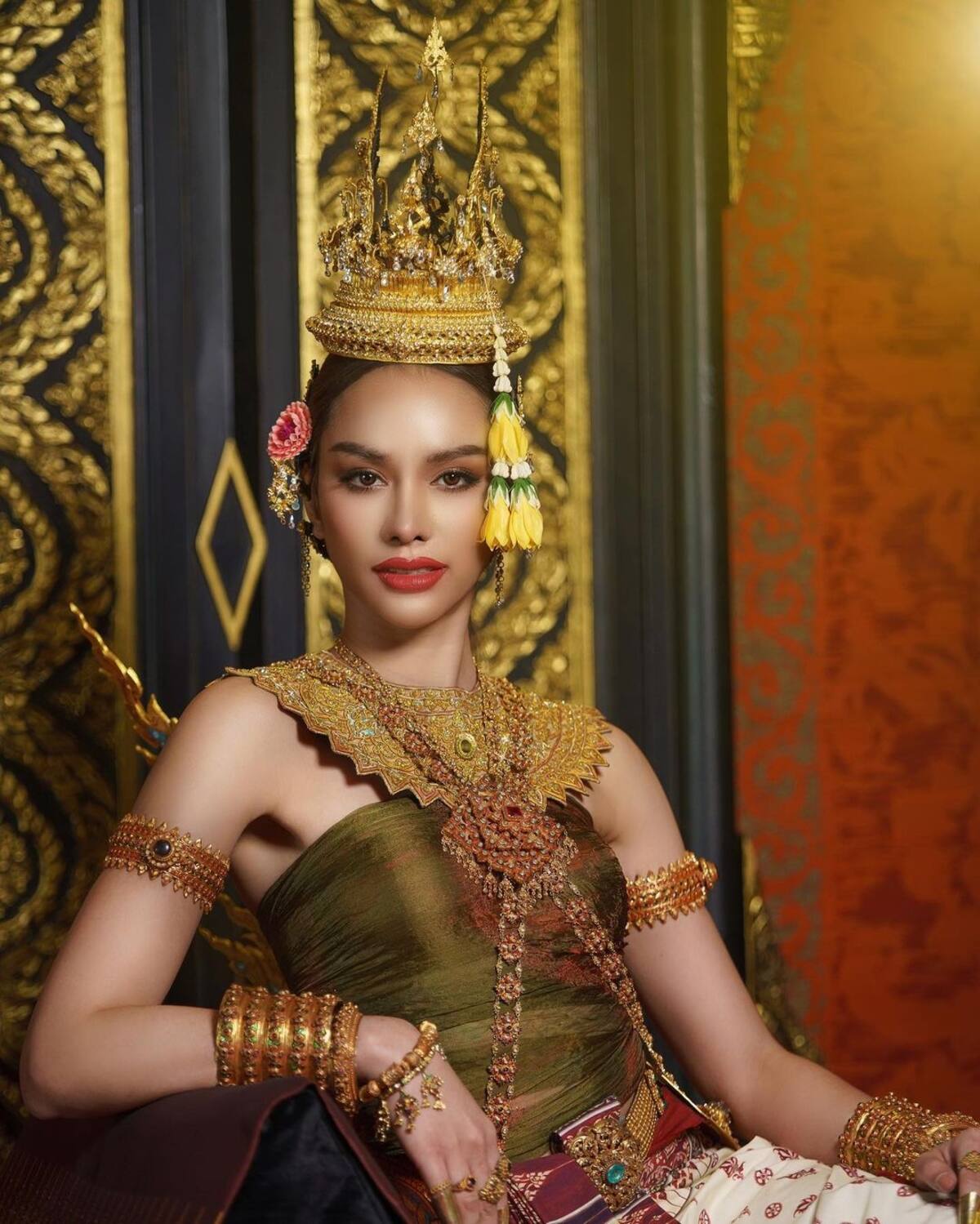 Los padres de Miss Tailandia 2022 trabajaban recogiendo desperdicios y ella los acompañó firmemente. - Créditos: Instagram