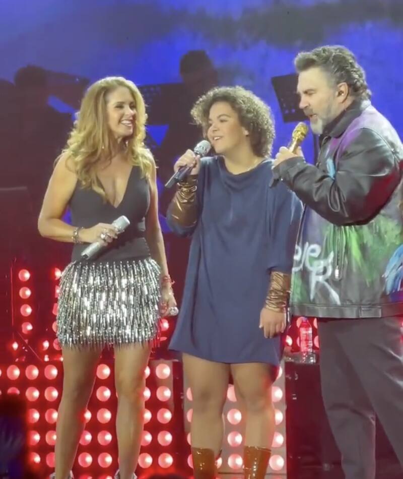 Lucerito Mijares imita a su mamá en pleno escenario. - Créditos: Twitter
