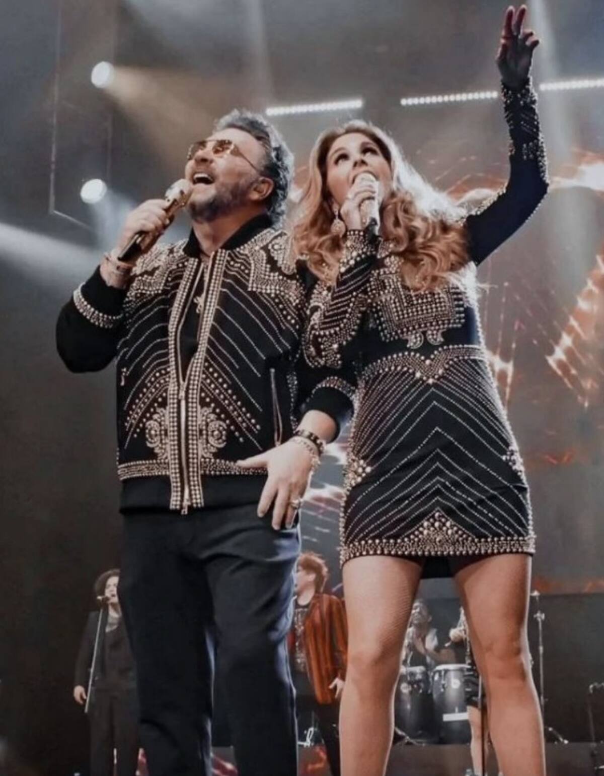 Lucero besó a Mijares en pleno concierto - Créditos: Twitter