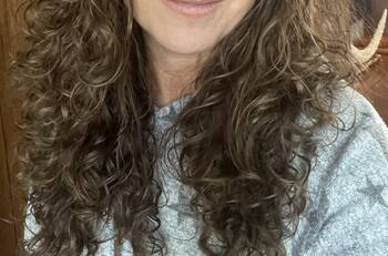 Así de espectacular se ve Lucero con su traje de época para su regreso a la televisión