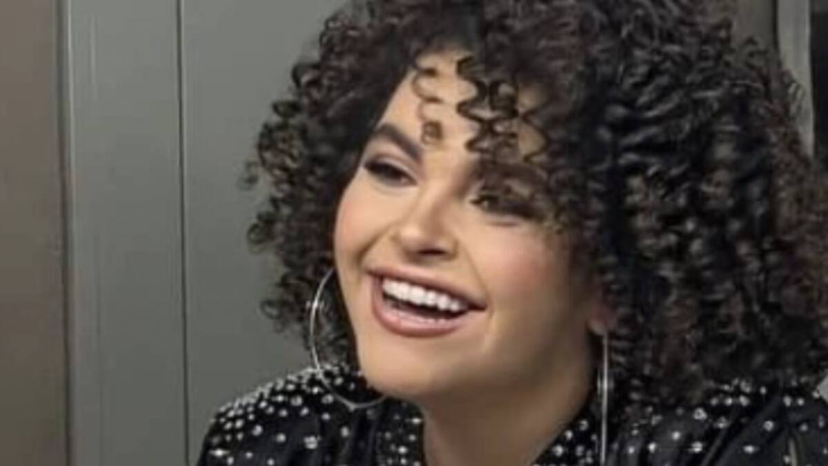 Lucerito Mijares se sube al escenario sin sus papás y le roba el show a otra cantante