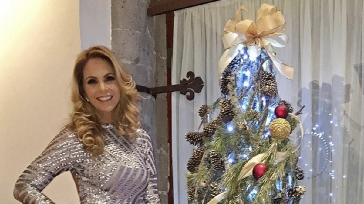 Lucero muestra los lujosos adornos que pondrá en su mansión para Navidad