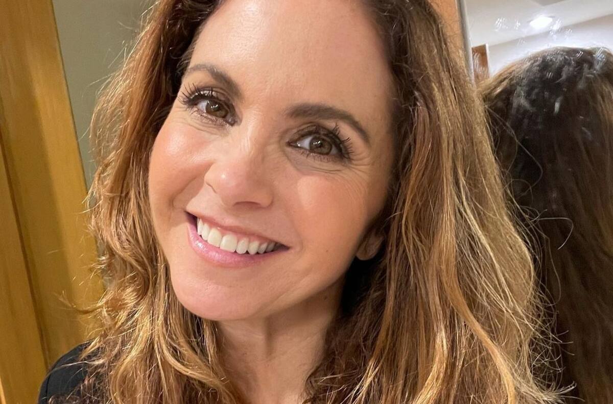 Lucero muestra como pocas veces sus torneadas y bronceadas piernas