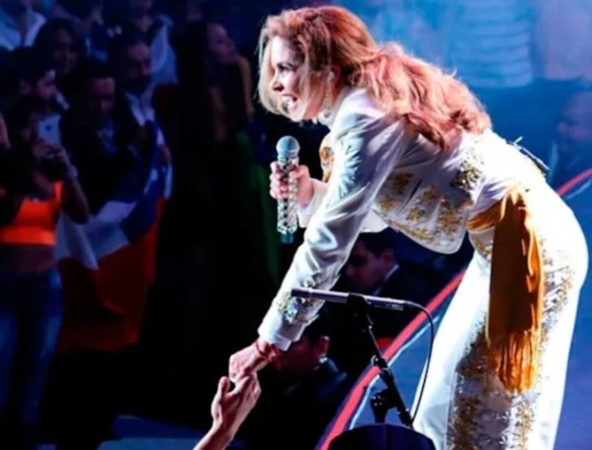 Lucero sufrió de una fuerte agresión por parte de una fanática durante una presentación musical - Créditos: Instagram