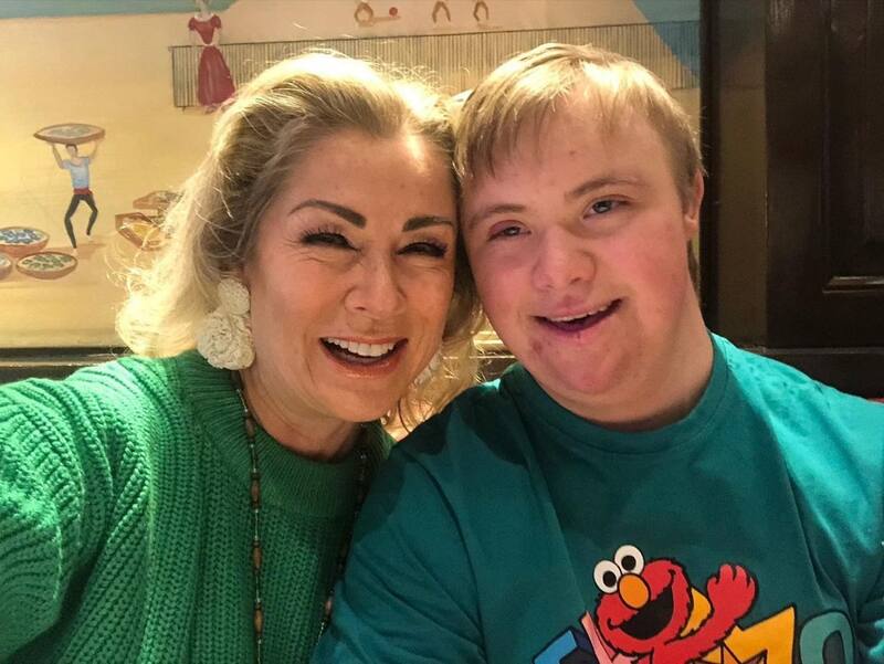 Luciano ya hizo su debut en las telenovelas y estuvo acompañado por su famosa mamá - Créditos: Instagram