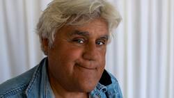 Jay Leno vuelve al garaje donde sufrió graves quemaduras luego de haber sido dado de alta