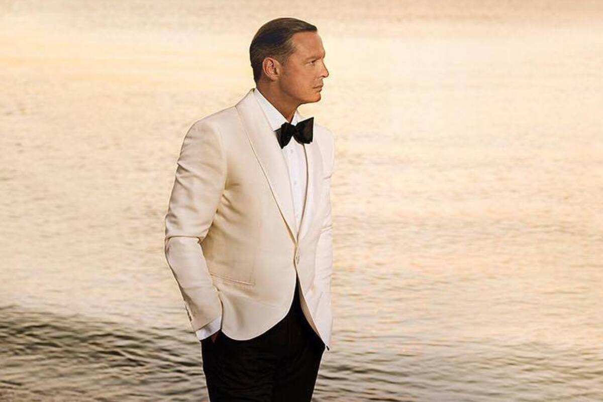 Luis Miguel sólo bebe un tipo de agua que se vende como pan caliente entre las celebridades debido a que se promociona por su pureza. Sin embargo es controvertida por la huella de carbono que deja la expertación en barcos que dejan una gran huella de carbono.