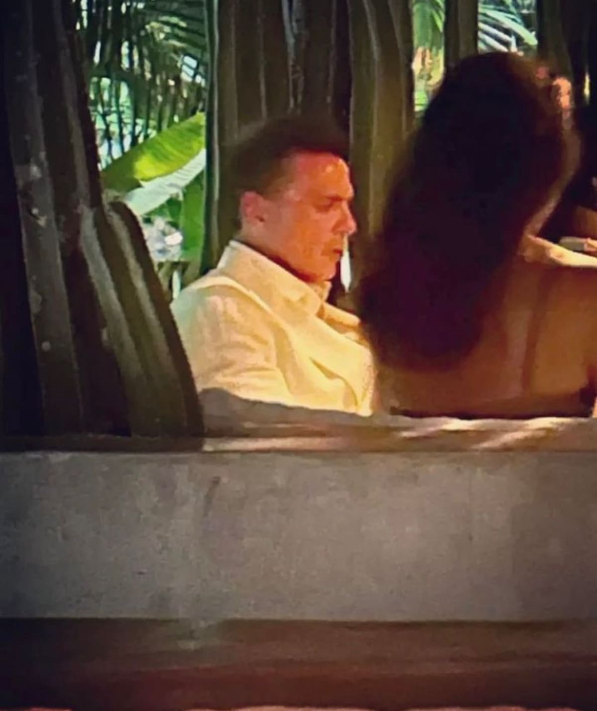 La pareja disfrutando de una velada en Los Cabos