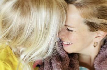 Luisana Lopilato comparte tierno momento entre la recién nacida Cielo y su hija Vida