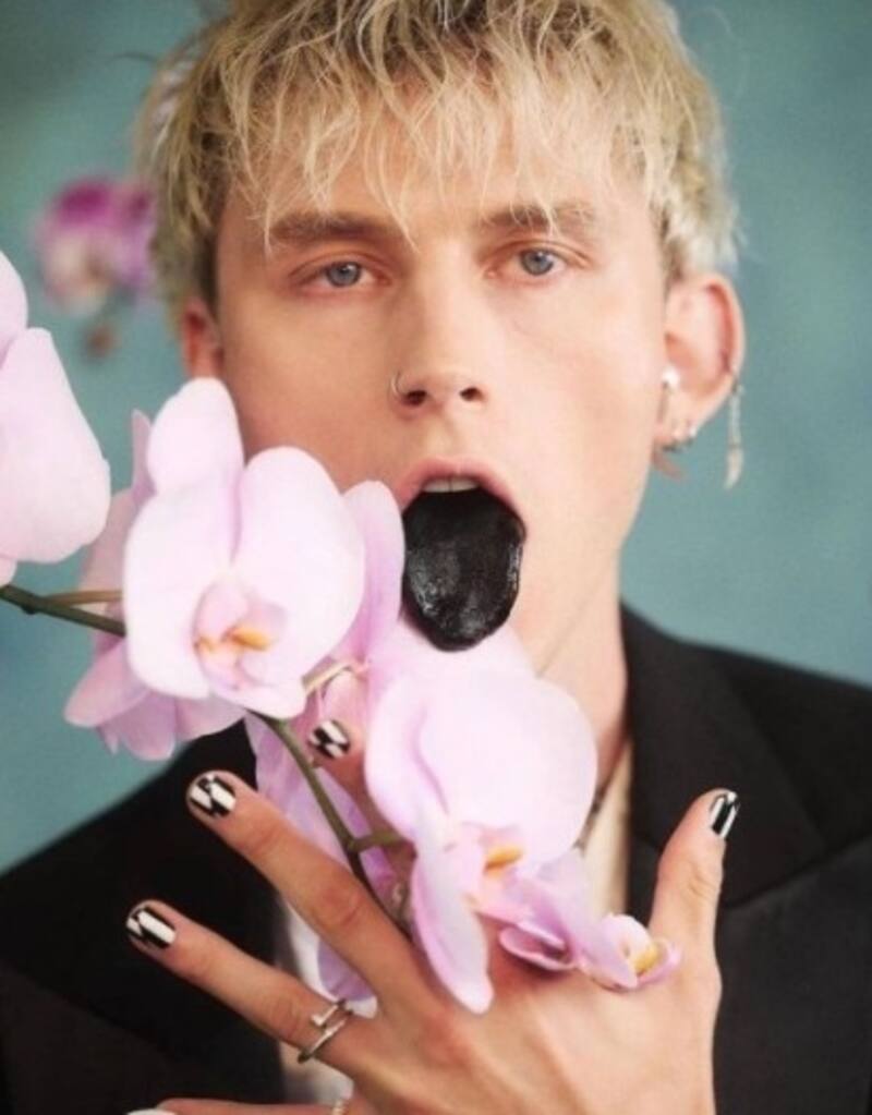 Machine Gun Kelly es captado luciendo un atuendo completamente diferente al que normalmente usa
- Créditos: Instagram Machine Gun Kelly