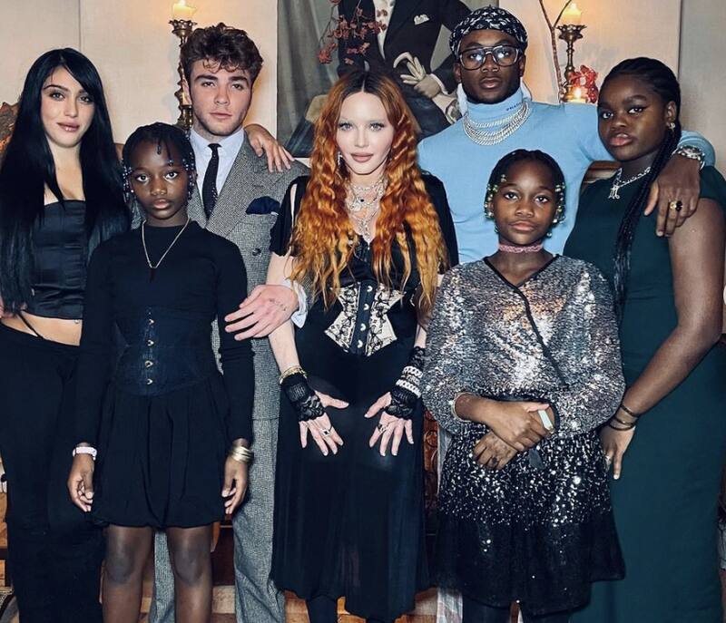 Madonna y sus hijos hacen extraño baile en su viaje a Africa - Créditos: Instagram