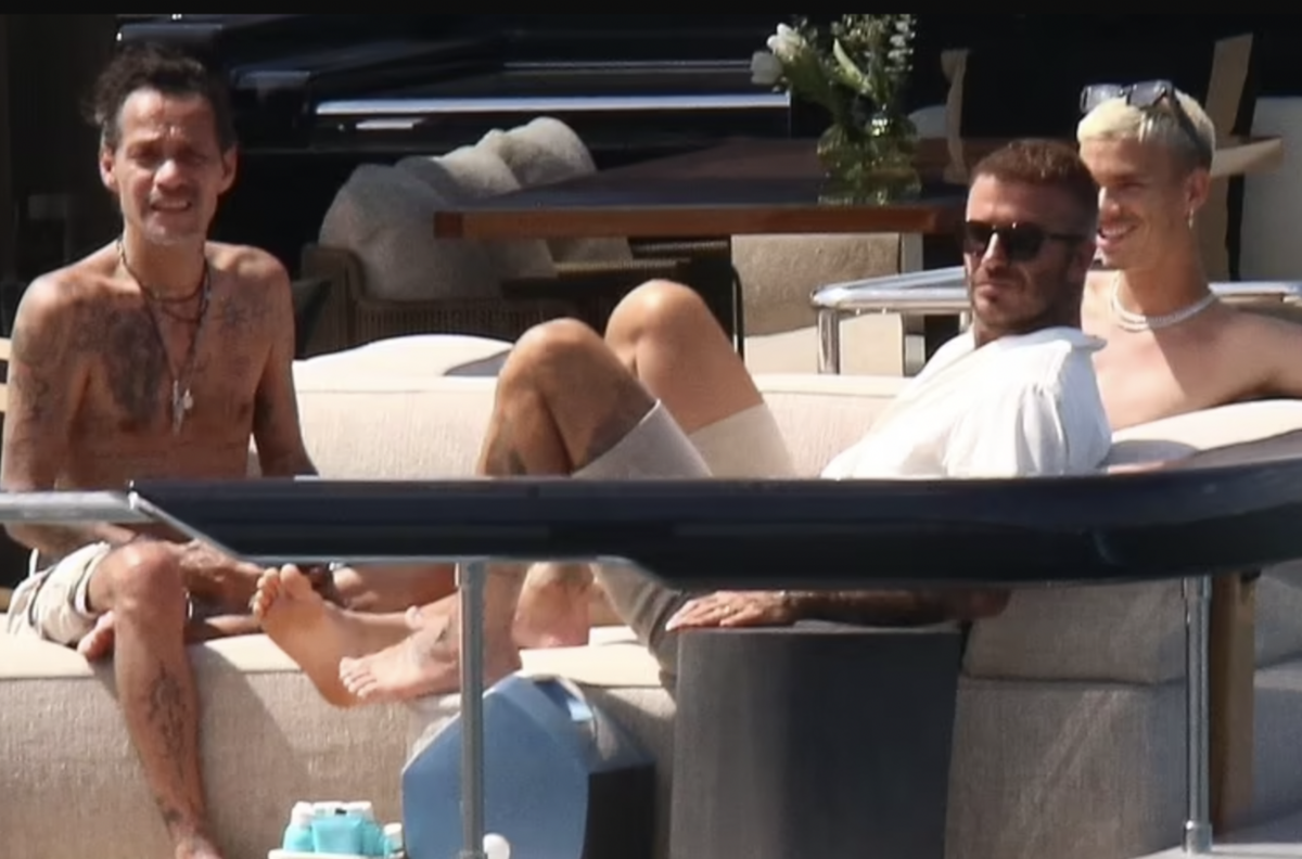 Marc Anthony fue captado de paseo con los Beckham y preocupa por su estado físico