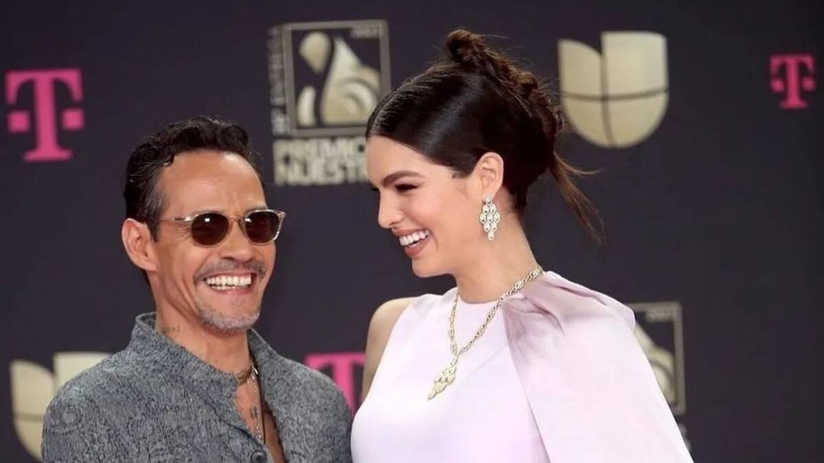 Nadia Ferreira deslumbra en su primera alfombra roja y luce pronunciado embarazo