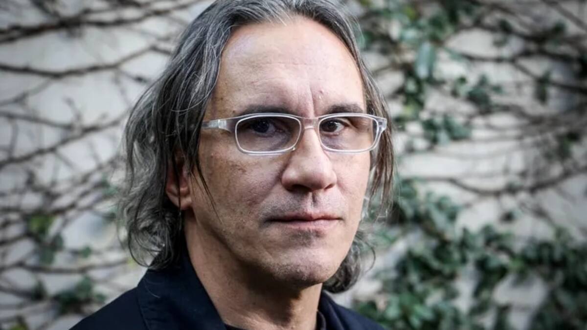 Vocalista de "Enanitos Verdes" sigue hospitalizado con serias complicaciones