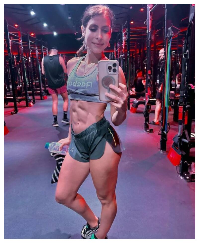 La cantante y bailarina mexicana se somete a una intensa preparación física para desarrollar sus interpretaciones.