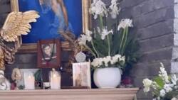 Maribel Guardia muestra el altar donde colocó las cenizas de su hijo Julián Figueroa