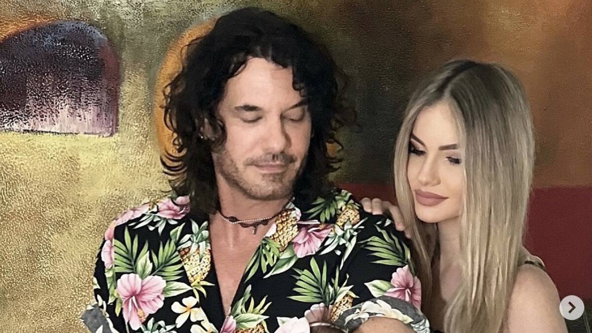 Mario Cimarro comparte el significado del nombre de su bebé y unas tiernas fotos en familia