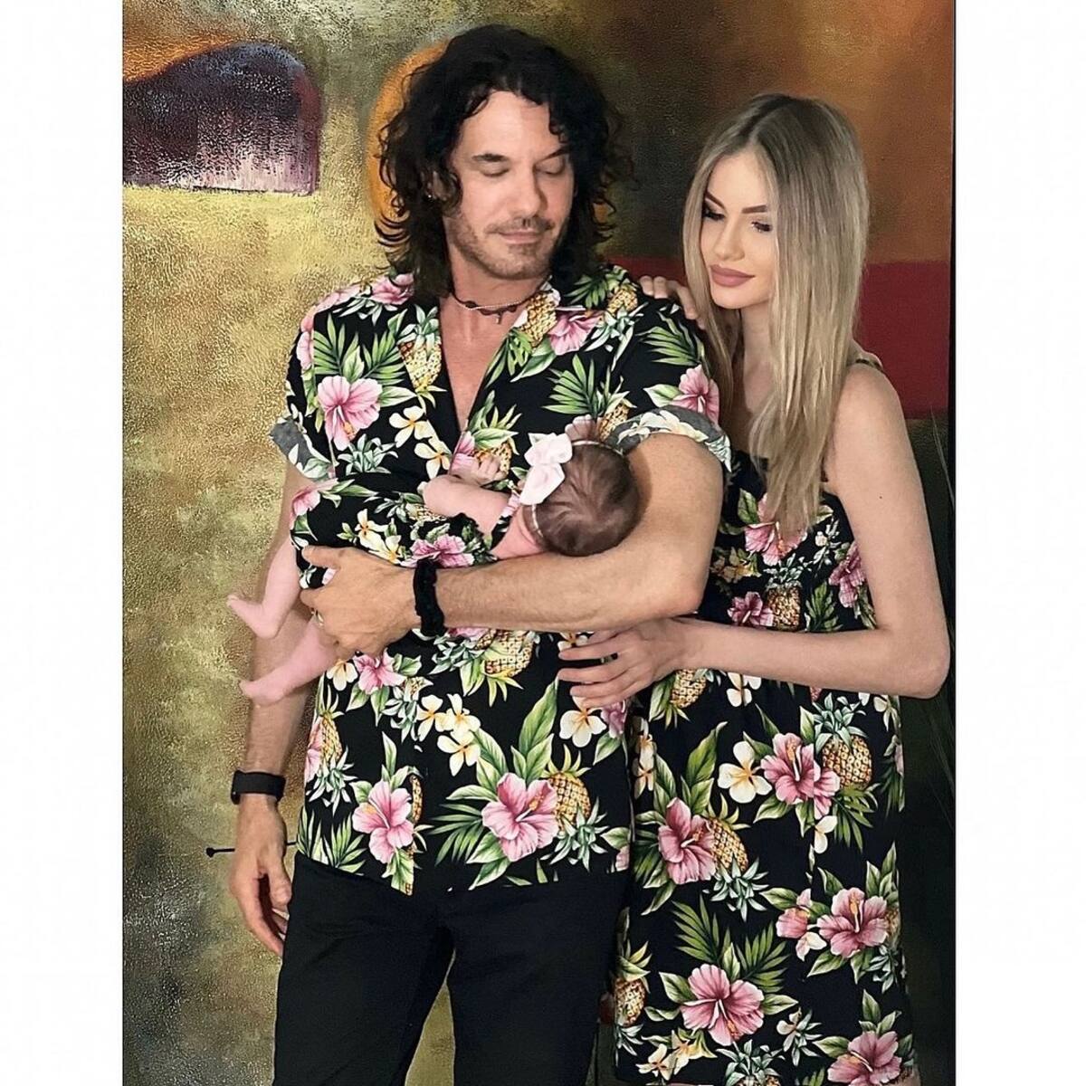 Mario Cimarro y su novia destaparon la identidad de su bebé - Créditos: Instagram