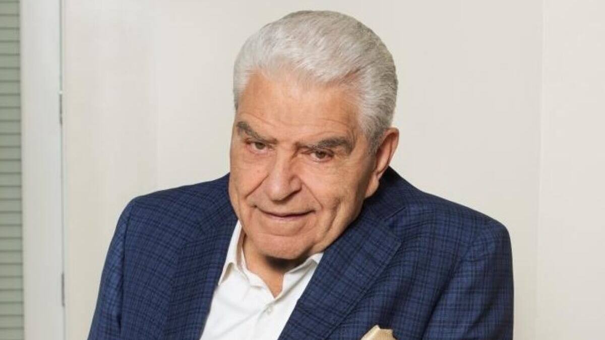 Don Francisco lanza críticas DURÍSIMAS al aeropuerto de Santiago: ‘Me sentí de vuelta en el tercer mundo’