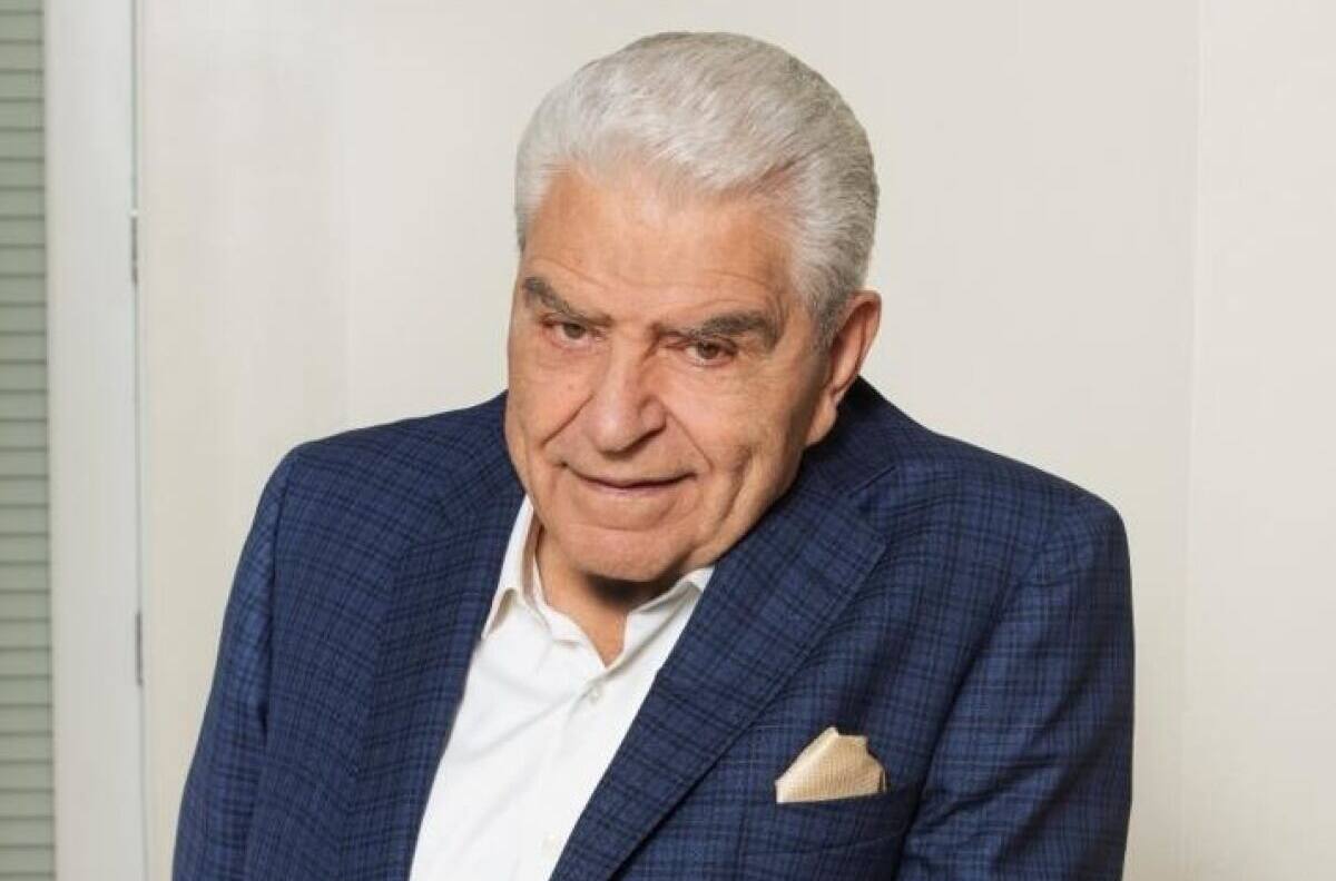 Don Francisco lanza críticas DURÍSIMAS al aeropuerto de Santiago: ‘Me sentí de vuelta en el tercer mundo’