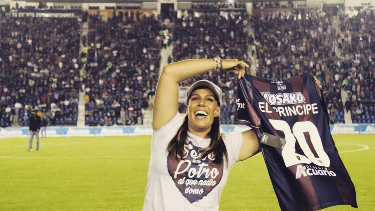 Marysol Sosa homenajea a José José en estadio mientras su familia sigue peleada