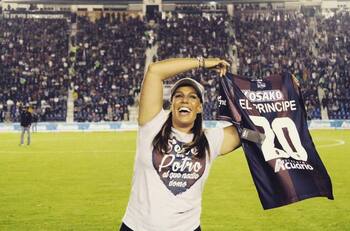 Marysol Sosa homenajea a José José en estadio mientras su familia sigue peleada