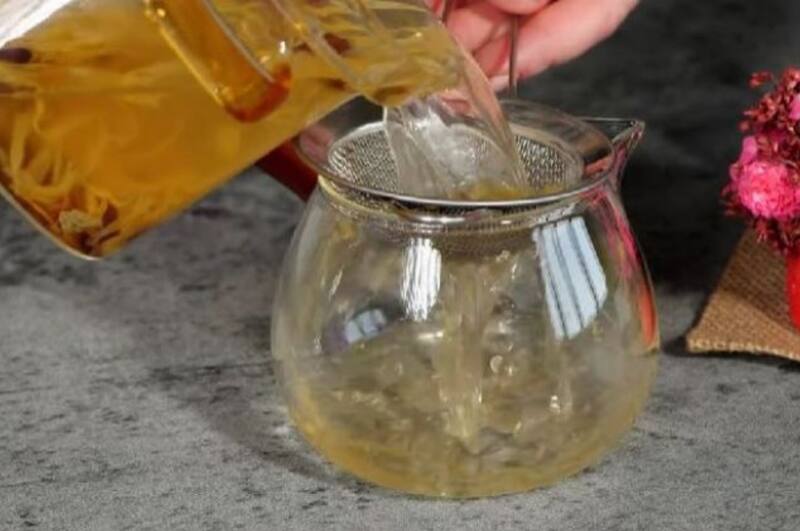 Usa la crema de colágeno casero por las noches y recupera la piel de porcelana a los 55 y 60 | YouTube