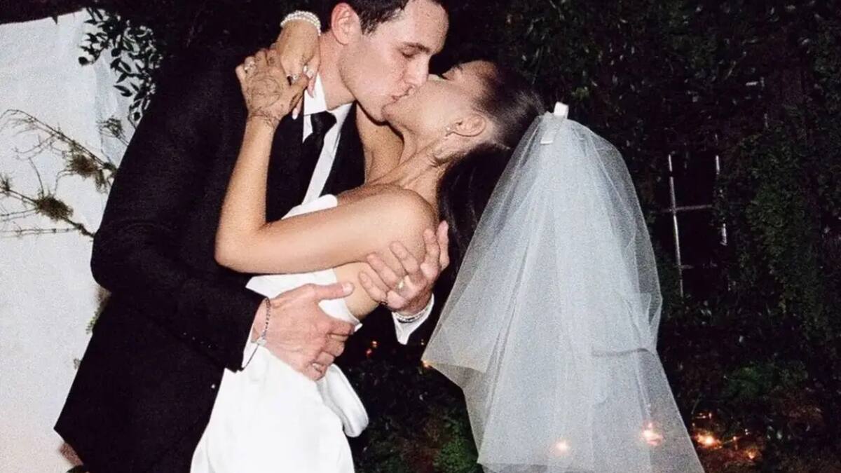 Ariana Grande borró de las redes las fotos de su boda con Dalton Gomez en medio de la noticia de la separación