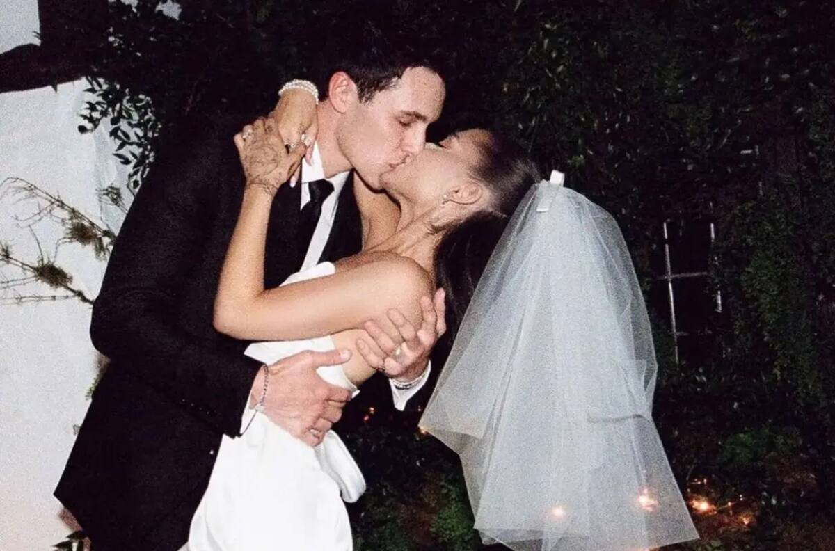 Ariana Grande borró de las redes las fotos de su boda con Dalton Gomez en medio de la noticia de la separación