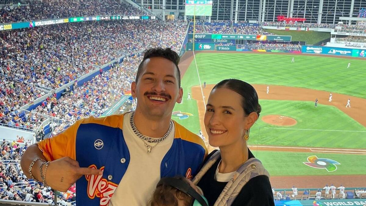 Las conmovedoras imágenes de Mau Montaner y su hijo Apolo en la playa