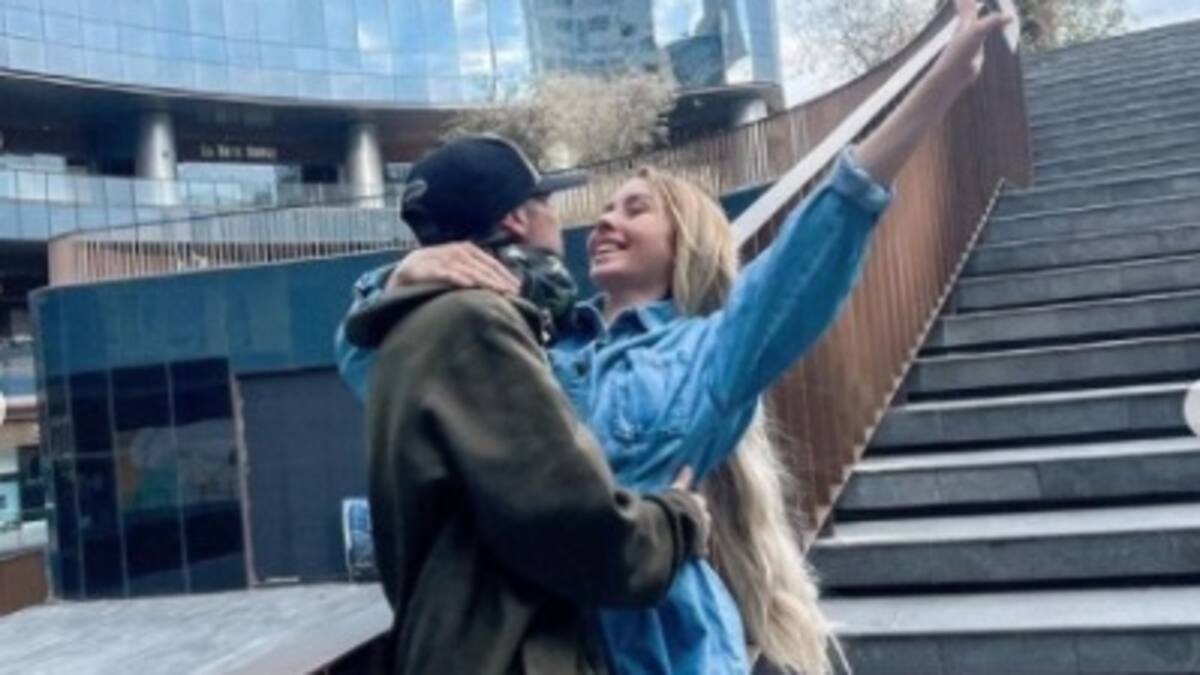 Novia de Santa Fe Klan festeja este Día de las Madres con algo muy especial