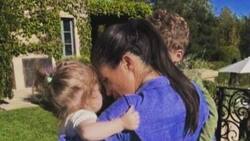 Lilibet y Archie, los hijos de Meghan y Harry, se entretienen preparando galletas