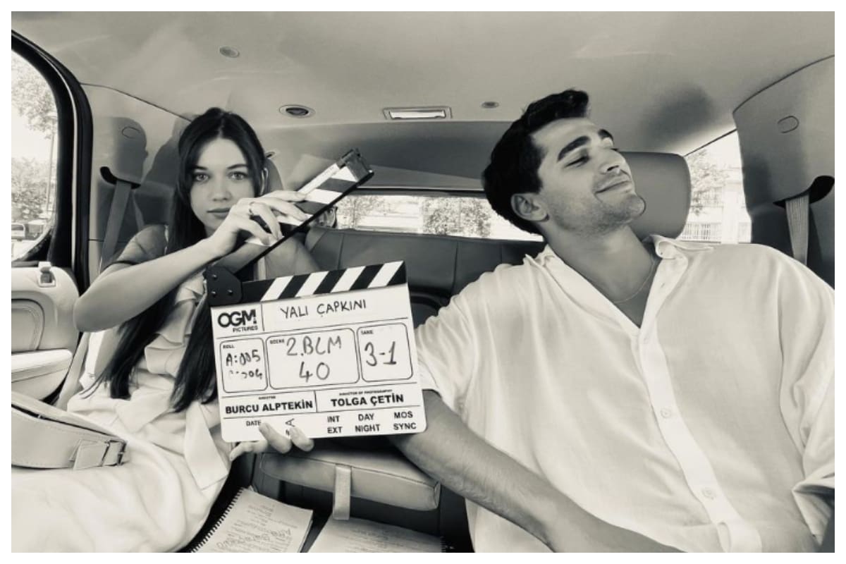 La pareja dramática en una de las tanta sesiones fotográficas de la serie. Mert Ramazan y Afra Saraçoğlu mostraron siempre que se llevaban muy bien.