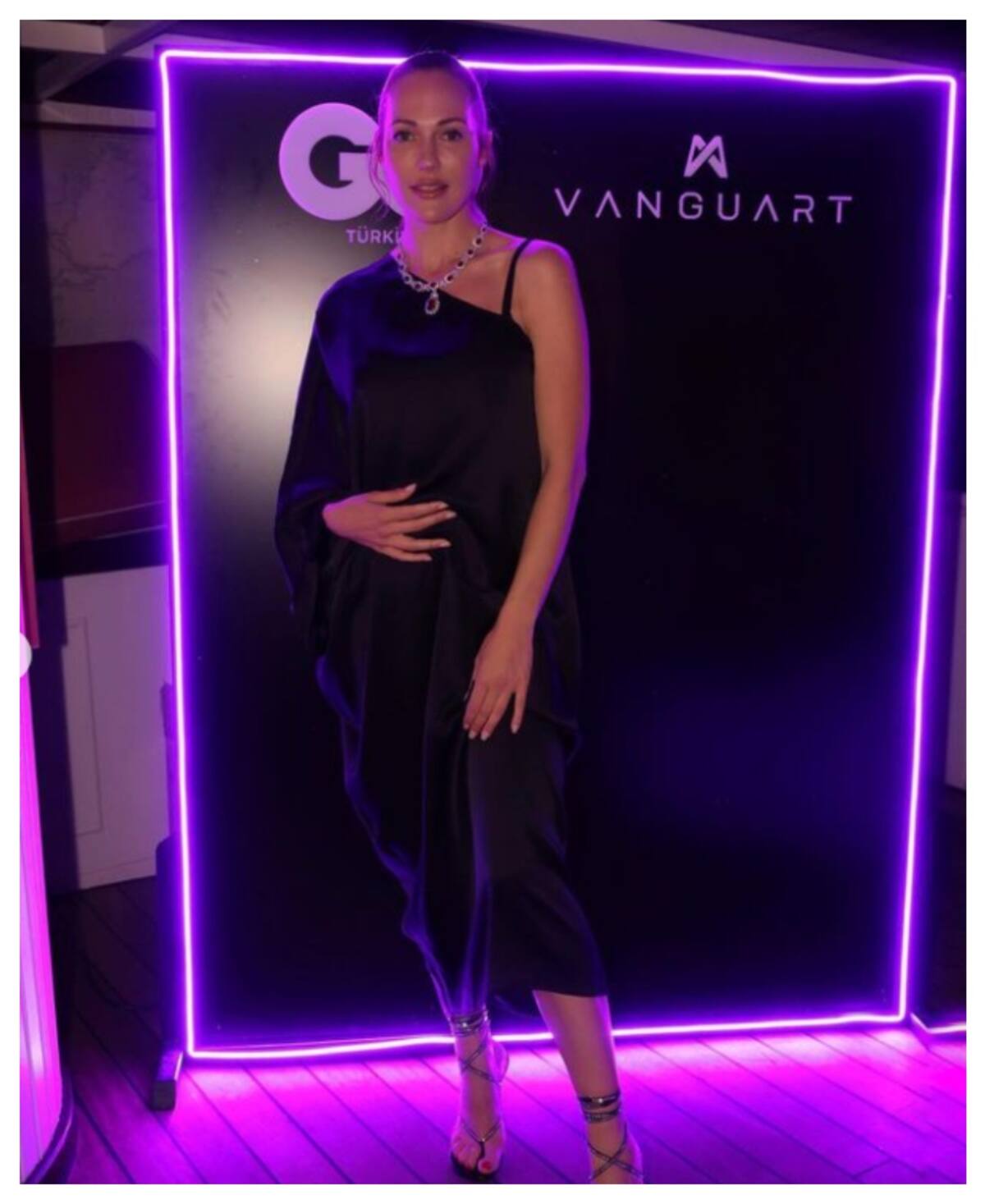 Meryem Uzerli, la actriz alemana-turca que brillara en El Sultán, concurrió a la fiesta de GQ.