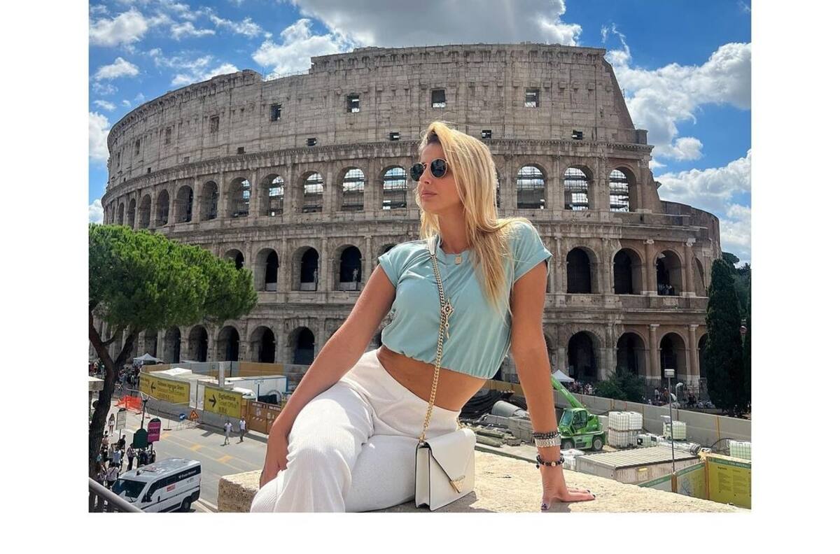 Michelle Renaud grita a los cuatro vientos que está enamorada pero oculta rostro del galán