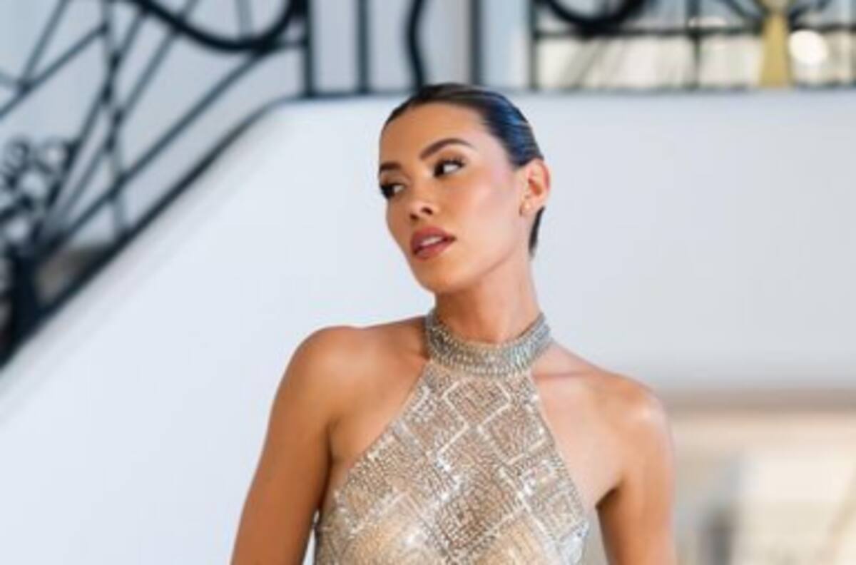 Michelle Salas impresiona en el festival de Cannes con un vestido plateado y transparente