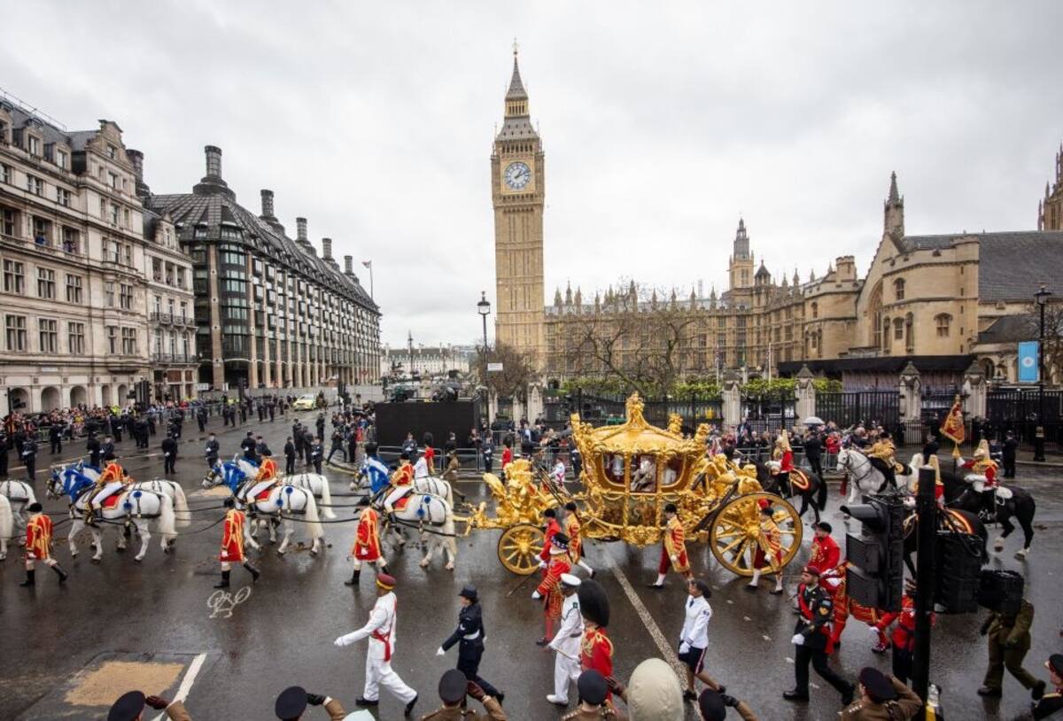 Miles de personas se volcaron a las calles de Londres a ver la coronación de Carlos III. - Créditos: The Sun