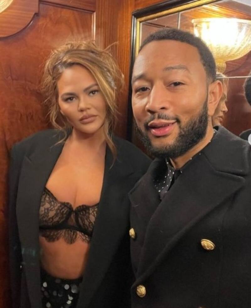 Modelo Chrissy Teigen se muestra sin ropa junto a la reciente hija que tuvo con John Legend La pareja de la modelo y el cantante tiene tres hijos - Créditos: Instagram