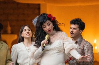 Mon Laferte anuncia: "Ya soy mamá"