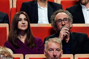 Monica Bellucci y Tim Burton destapan su amor recorriendo las calles de París