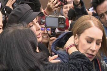 Famosa agredida afuera del funeral de Julián Figueroa rompe el silencio y relata lo que ocurrió