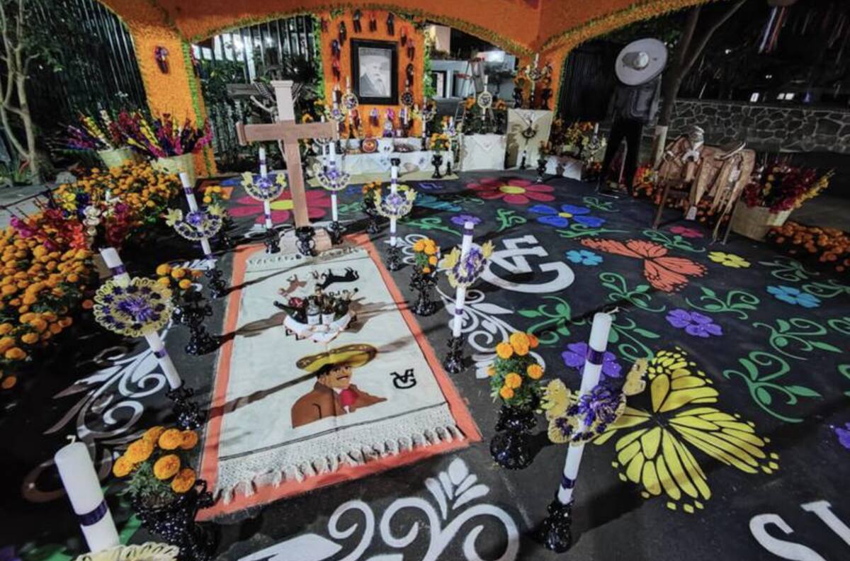Así luce la impresionante ofrenda a Vicente Fernández que fans podrán visitar en su rancho