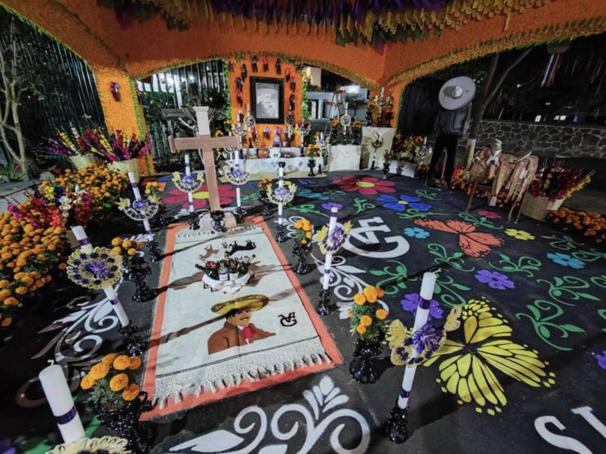 Montan ofrenda para Vicente Fernández y la abrirán al público - Créditos: Publimetro