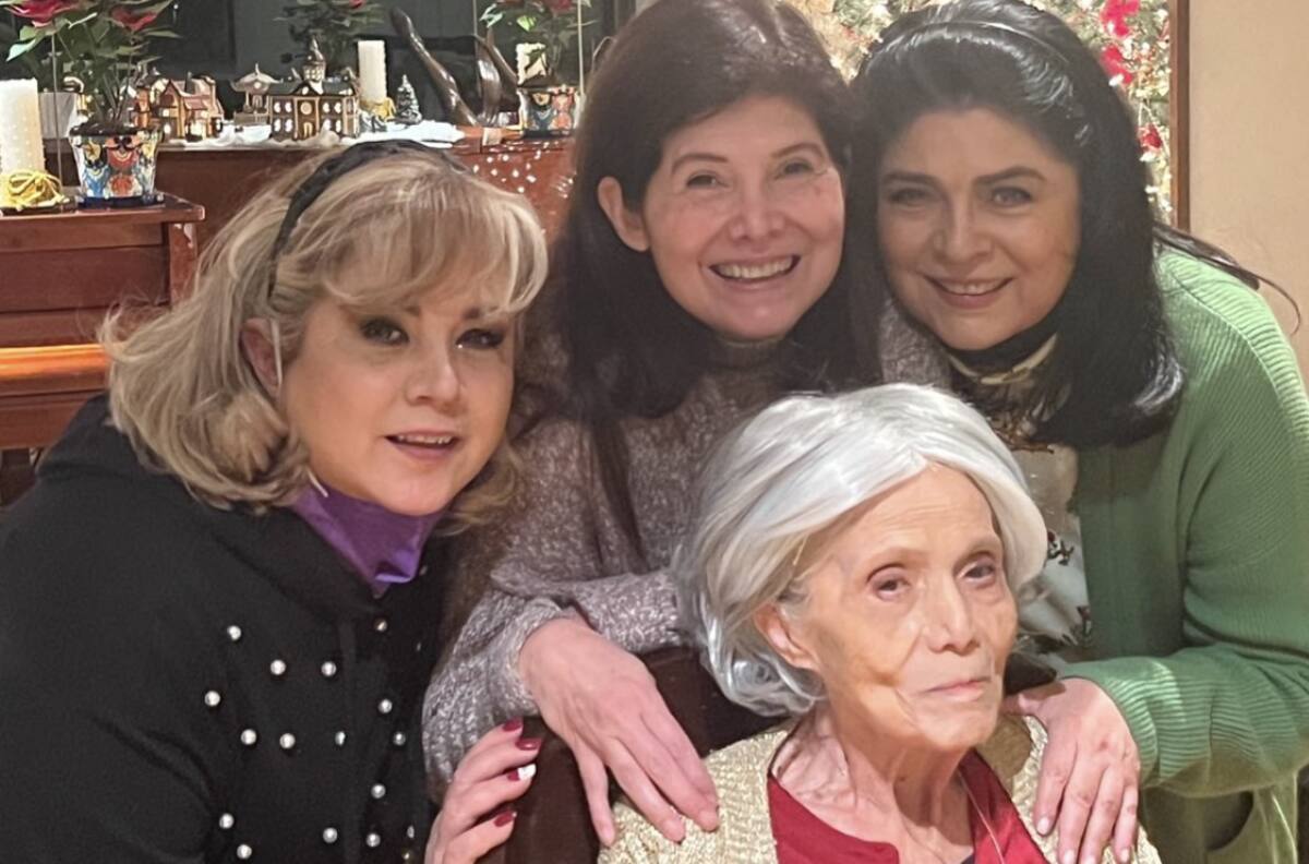 Actriz Victoria Ruffo sufre la dolorosa pérdida de su madre